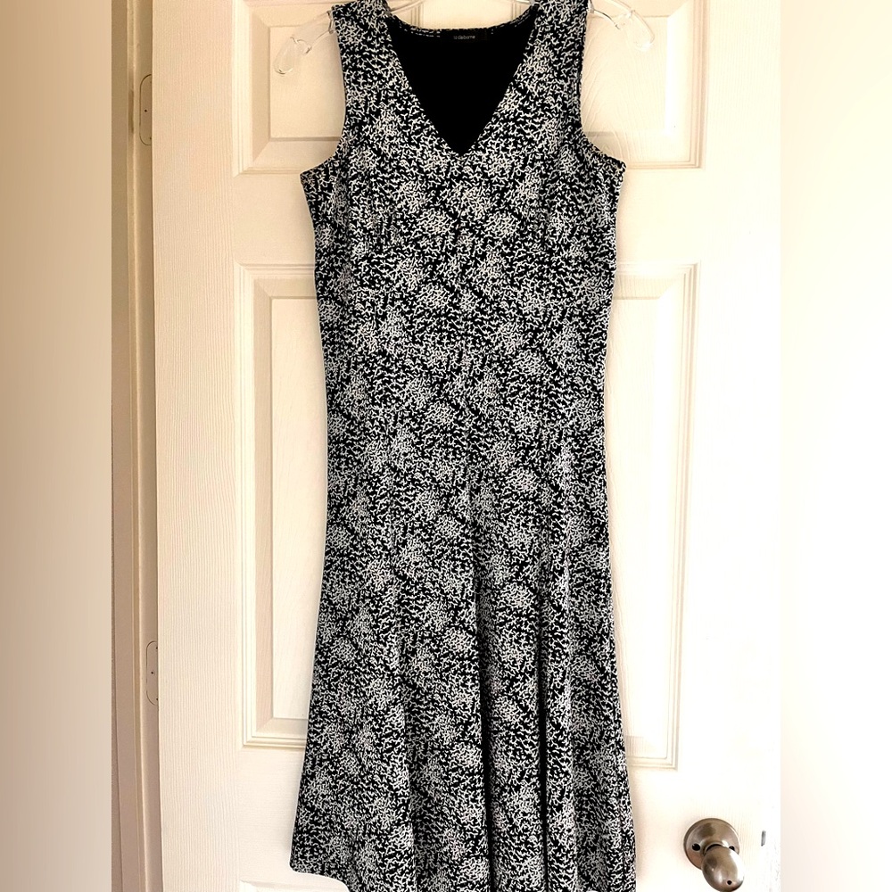 Liz Claiborne navy and white dress. Size petite small. Knit fabric with stretch.